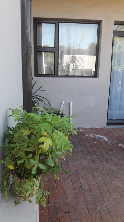 Self-Catering Studio, Unit 6 On Krupp Windhoek Exteriör bild